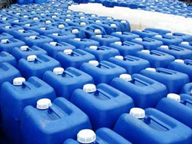 反滲透系統要加酸和反滲透阻垢劑是為了調節碳酸系化合物的平衡濃度，進而達到阻止水垢產生的目的。但到底是否需要加酸，加多少反滲透阻垢劑都是有講究的，因為可能反滲透阻垢劑本身就是酸性的就無需加酸了，而如果水質分析結果得出，還需要添加其他成分，就可能還需要添加其他水處理藥劑的。